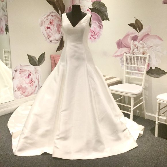 PLUS SIZE SAN PATRICK WEDDING GOWN! - Picture 2 of 8